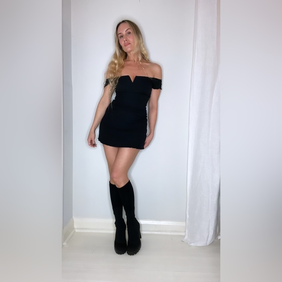 LITTLE BLACK DRESS - Picture 6 of 10